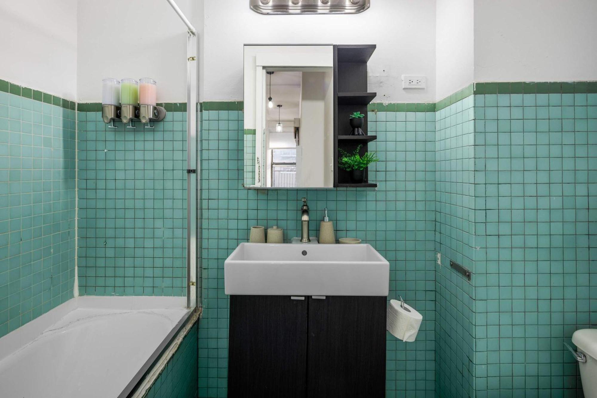 Timeless Charm Rustic 2br Hideaway In Nyc